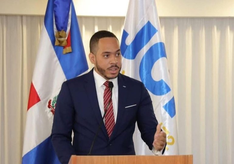 Jurista Felipe Ramírez aclara que es inconstitucional propuesta de indultos a médicos, planteado en "Déjala Ir"
