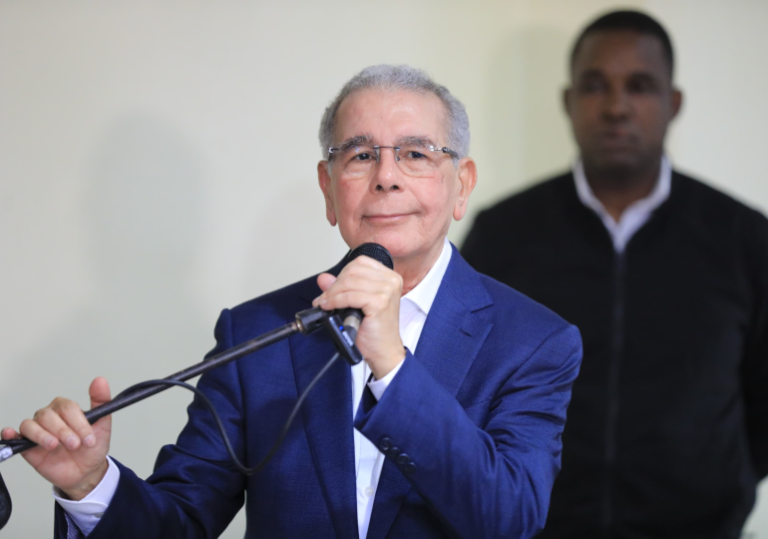 Danilo Medina advierte sobre endeudamiento récord: “Esta economía no aguanta otro año más”