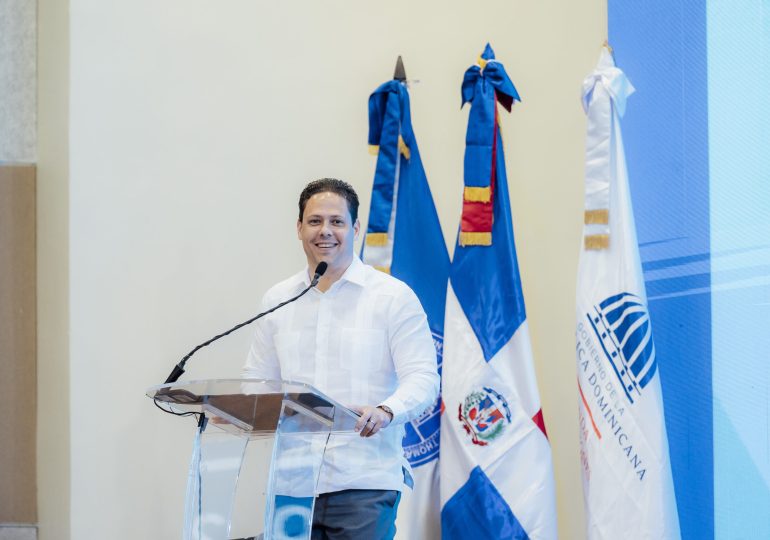 Ministro de la Vivienda asegura han entregado más de mil camas hospitalarias en actual gestión