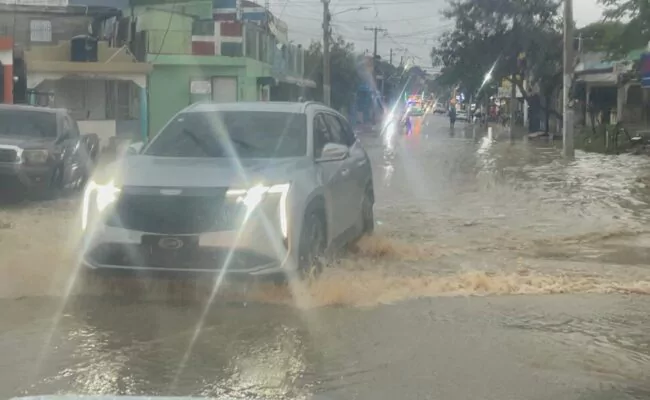 Varios municipios de la provincia Santiago son inundados debido a las copiosas lluvias que se registran en el Cibao