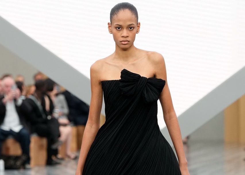 Dominicana Chloé Paredes triunfa en París Fashion Week