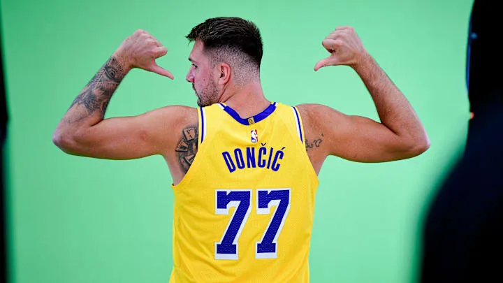 🏀 La Furia de los Lakers: Luka Dončić arrasa con 41 puntos y Austin Reaves aporta 25 en paliza a los Milwaukee Bucks