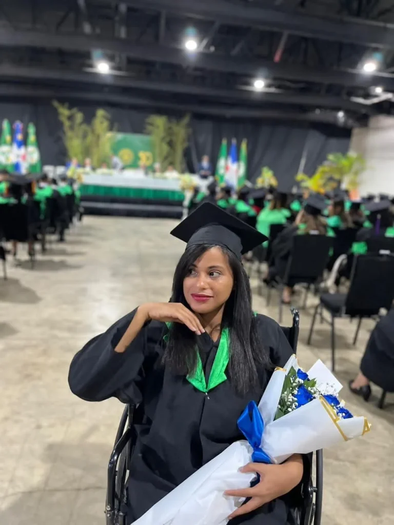 Milagros Fortuna Castaños cumple su sueño de graduarse en Psicología: un ejemplo de fe, perseverancia y amor propio