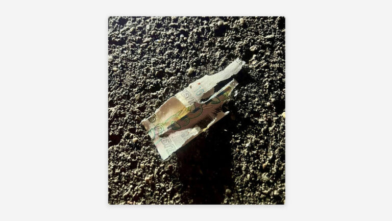 Amputan los dedos a un niño que recogió un explosivo camuflado como un regalo