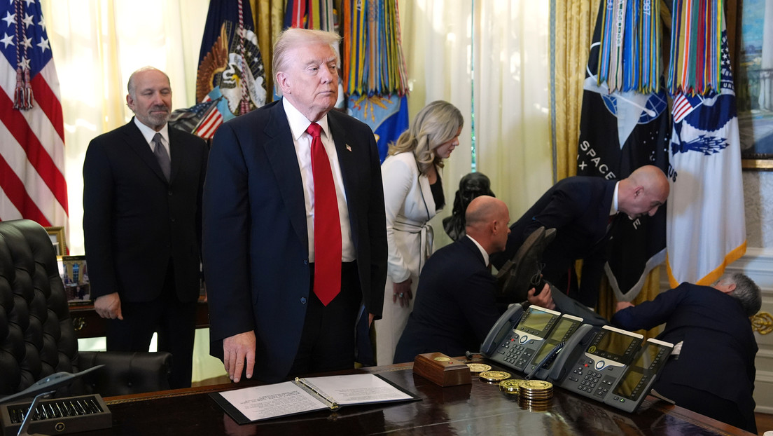 Así reaccionó Trump al desmayarse un hombre a su lado en la Casa Blanca