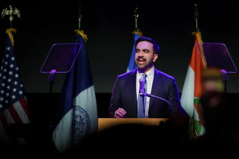 🚨🇺🇸 HISTÓRICO GIRO EN NUEVA YORK: Zohran Mamdani GANA LA ALCALDÍA Y “LA ÚLTIMA PARADA ES EL AYUNTAMIENTO” 🏛️