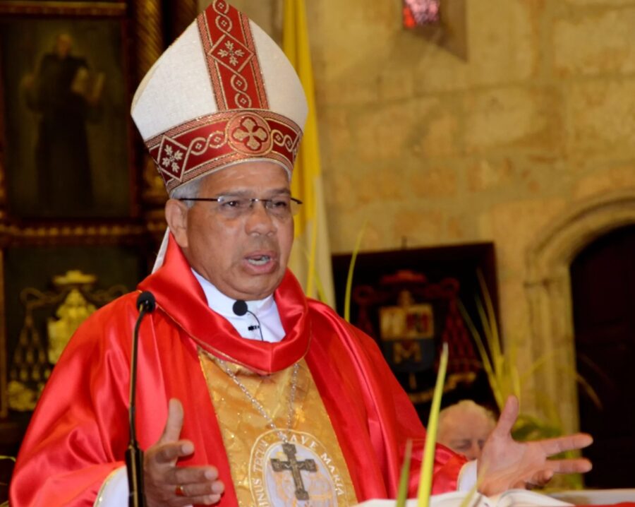 Monseñor Francisco Ozoria afirma que respeta la decisión del Vaticano.