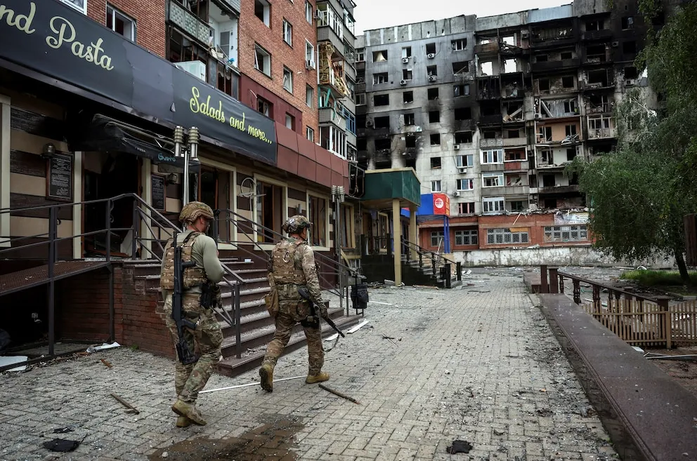 🔥 ¡UCRANIA JUEGA A TODO O NADA! Despliega fuerzas especiales en Pokrovsk para frenar el avance ruso en Donetsk
