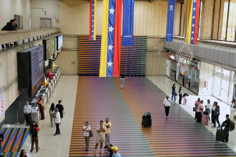 🔴 “¡ALARMA EN EL CIELO! Suspenden más vuelos desde y hacia Venezuela tras advertencia de EE. UU.”