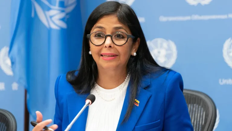 Delcy Rodríguez denuncia presiones de EE. UU. y afirma que caen “máscaras” en la relación bilateral
