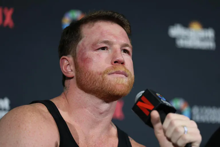 ¿EL OCASO DEL REY?: EL 2025 CIERRA CON DUDAS SOBRE LA CONTINUIDAD DE "CANELO" ÁLVAREZ EN EL BOXEO