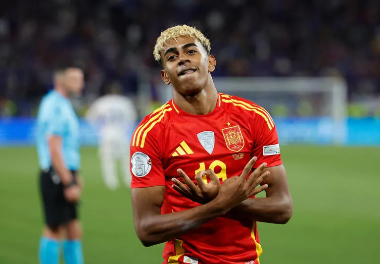 POLÉMICA: JUGADOR LAMINE YAMAL RECIBE CRÍTICAS POR ELEGIR ESPAÑA EN LUGAR DE MARRUECOS ⚽🌍