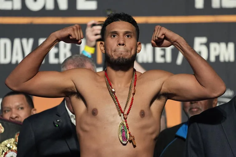“David Benavidez pone sus ojos en Inglaterra: reta a Ben Whittaker en Wembley”
