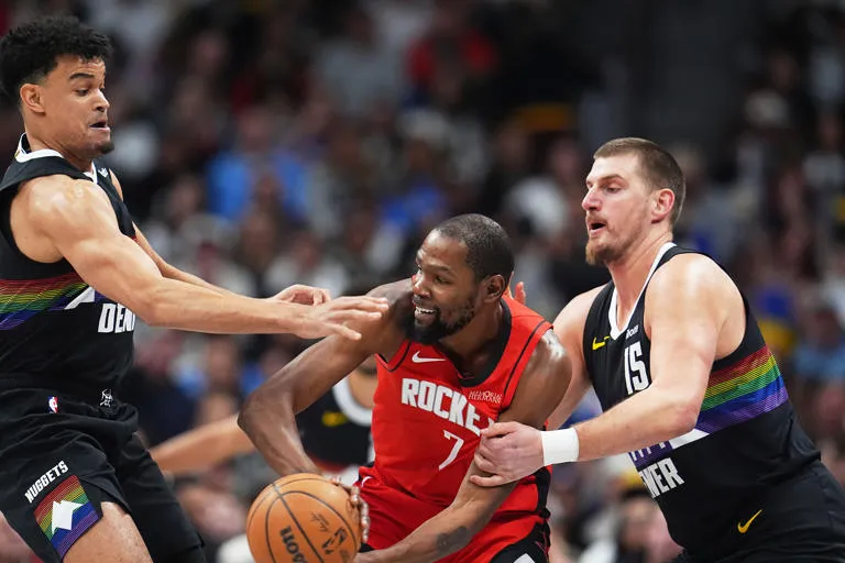 🚀 Los Rockets aterrizan con fuerza en Denver: Kevin Durant y Reed Sheppard lideran el triunfo ante Nuggets 🏀