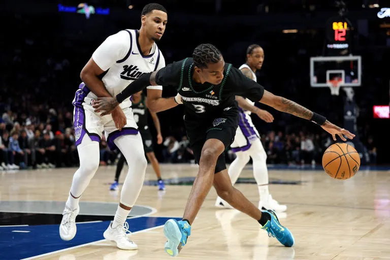Randle lidera sin Edwards y los Timberwolves imponen autoridad ante los Kings