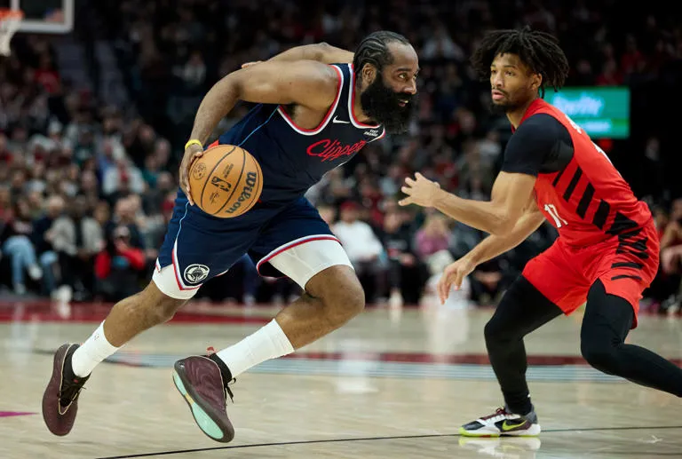 EL RENACER DE LOS CLIPPERS: HARDEN Y LÓPEZ COMANDAN LA TERCERA VICTORIA CONSECUTIVA