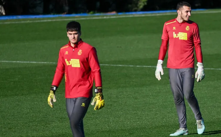 INCERTIDUMBRE BAJO LOS TRES PALOS: PLAMEN ANDREEV RETOMA LOS ENTRENAMIENTOS CON SU FUTURO EN EL AIRE