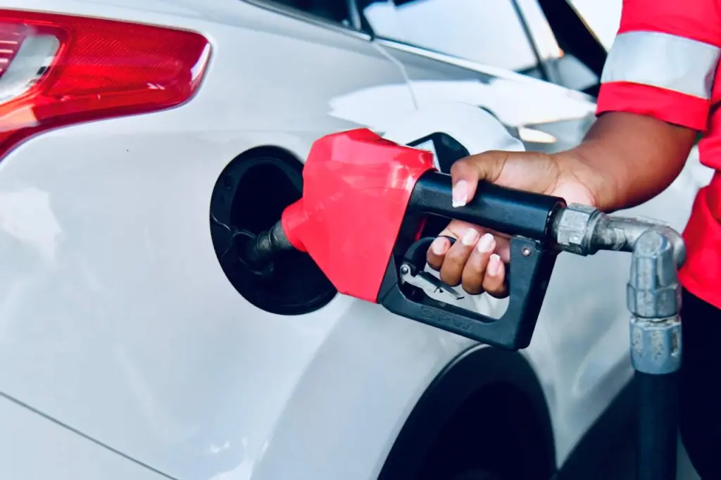 Gobierno mantiene sin variación precios de combustibles