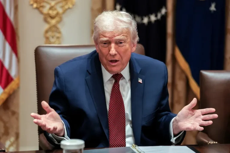 Trump no descarta intervención militar en Venezuela y asegura que Maduro “tiene los días contados”