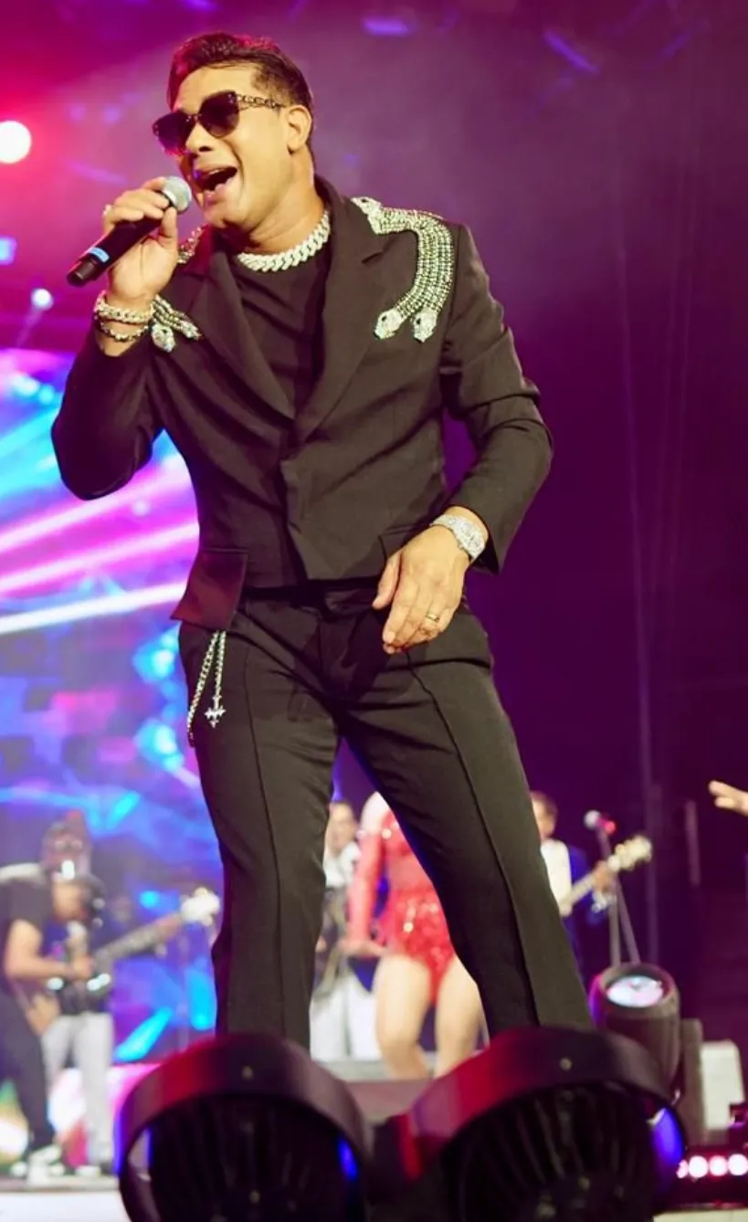 Raulín Rodríguez se crece en dos noches de bachata en la Arena del Cibao