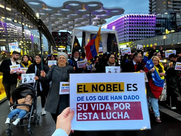“El Nobel es nuestro”: venezolanos se movilizan en ciudades del mundo para apoyar a María Corina Machado 🌍✊