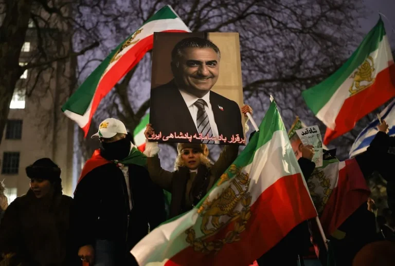 ¡APOCALIPSIS EN TEHERÁN! IRÁN SE DESANGRA BAJO EL CORTE DE INTERNET Y LA AMENAZA MILITAR DE TRUMP