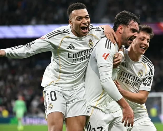 DOMINIO Y SORPRESAS EN EUROPA: EL REAL MADRID NO DA TREGUA MIENTRAS LA SERIE A SE INCENDIA