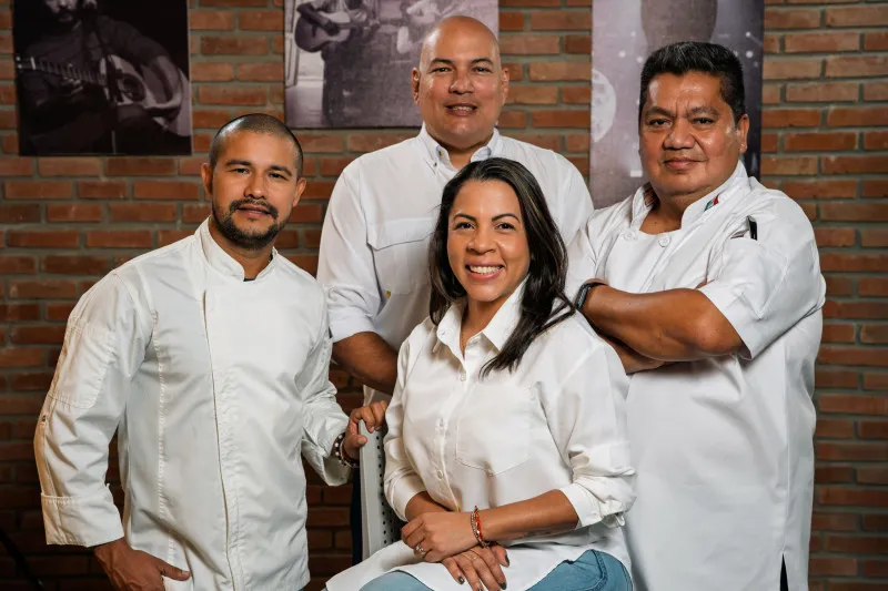 FUSIÓN DE DOS MUNDOS: ABRE SUS PUERTAS UN NUEVO ESPACIO QUE UNE LAS COCINAS PERUANA Y ESPAÑOLA