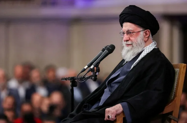 Máxima Alerta: El Ayatolá Alí Khamenei se refugia en un búnker ante la amenaza de EE. UU.