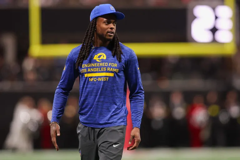 REFUERZO DE LUJO: DAVANTE ADAMS ESTÁ LISTO PARA EL DEBUT DE LOS RAMS EN PLAYOFFS