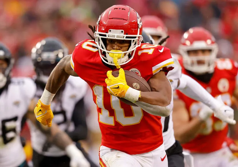 ¿EL FIN DE UNA ERA? ISIAH PACHECO TENDRÍA UN PIE FUERA DE LOS KANSAS CITY CHIEFS