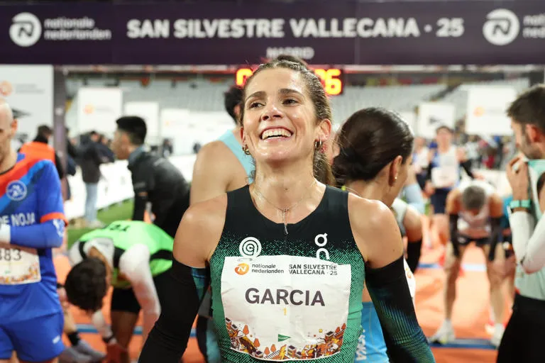 La Reina de Vallecas dicta su ley: Marta García revalida su corona en una San Silvestre Vallecana para la historia