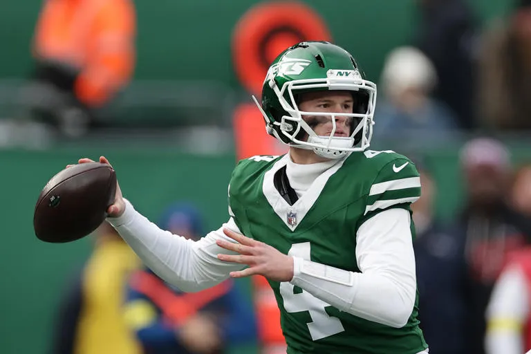 De las sombras a la Gran Manzana: El novato Brady Cook recibe las llaves de los Jets para el final de temporada