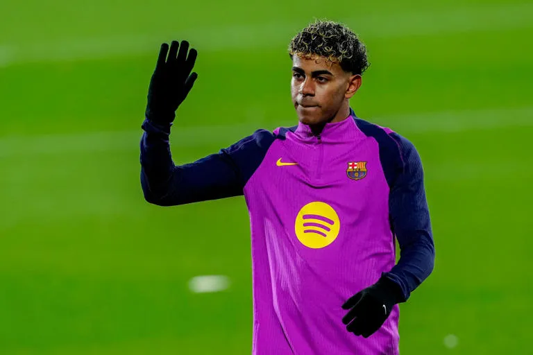 Alarma en Can Barça: Lamine Yamal se retira del primer entrenamiento de 2026 por malestar general
