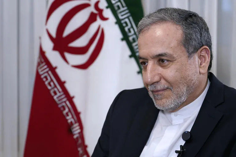 RÉGIMEN EN EL SUELO! CANCILLER IRANÍ SUPREMA A TRUMP Y BUSCA PACTO DESESPERADO ANTE AMENAZA DE ATAQUE INMINENTE