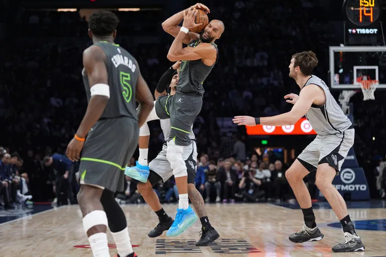 BAJA SENSIBLE PARA MINNESOTA: RUDY GOBERT SUSPENDIDO ANTE LOS BUCKS POR EXCESO DE FALTAS FLAGRANTES