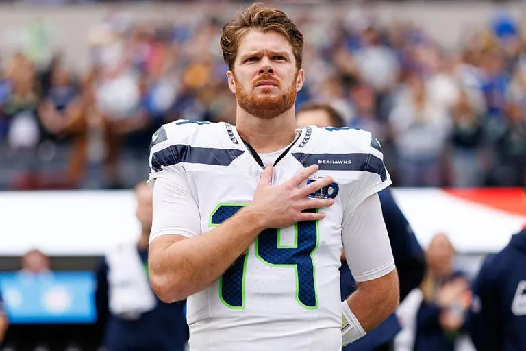 La Visión del "GOAT": Tom Brady analiza el duelo divisional y el factor Sam Darnold