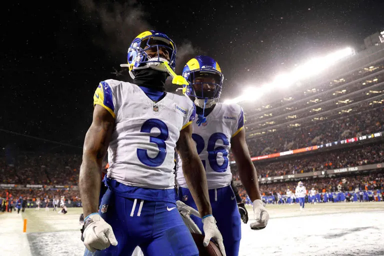 Los Rams conquistan el infierno helado de Chicago en una noche de supervivencia épica