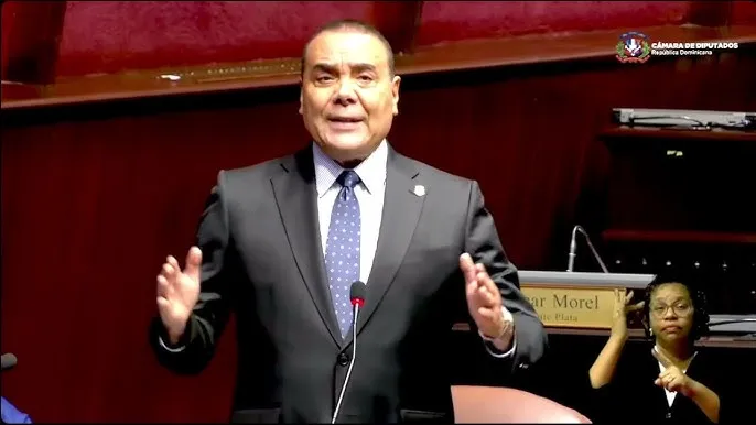 Alcibíades Tavárez advierte que el PRM continuará hipotecando el futuro dominicano durante el año 2026