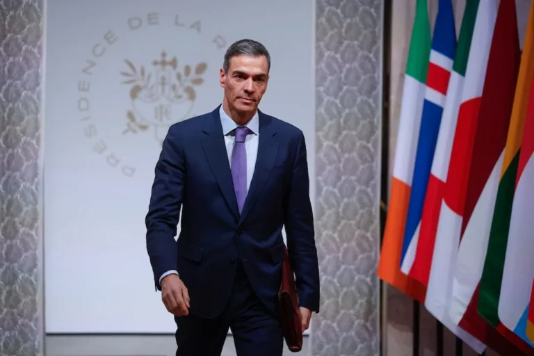 SÁNCHEZ EN PARÍS: TROPAS PARA LA PAZ EN UCRANIA Y RECHAZO A LA "LEY DE LA SELVA" EN VENEZUELA