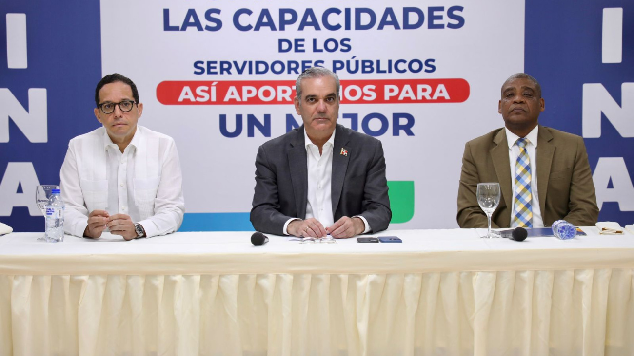 Presidente Abinader impulsa el relanzamiento y fortalecimiento del INAP para transformar la formación de los servidores públicos y avanzar hacia un Estado moderno y eficiente