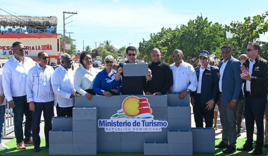 Secretario de Turismo toma acciones en la playa de San Pedro de Macorís para potenciar su propuesta turística.