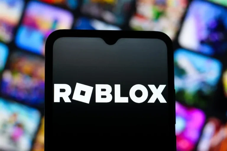 FALLA EN ROBLOX: ADULTOS BURLAN LA IA Y SE HACEN PASAR POR NIÑOS