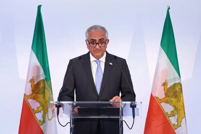 "PONDREMOS DE RODILLAS A LA REPÚBLICA ISLÁMICA": REZA PAHLAVI CONVOCA A UNA HUELGA NACIONAL PARA DERROCAR EL RÉGIMEN