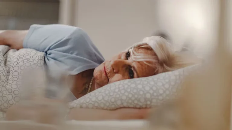 ¿Menopausia y Alzheimer? Estudio británico alerta sobre síntomas cognitivos