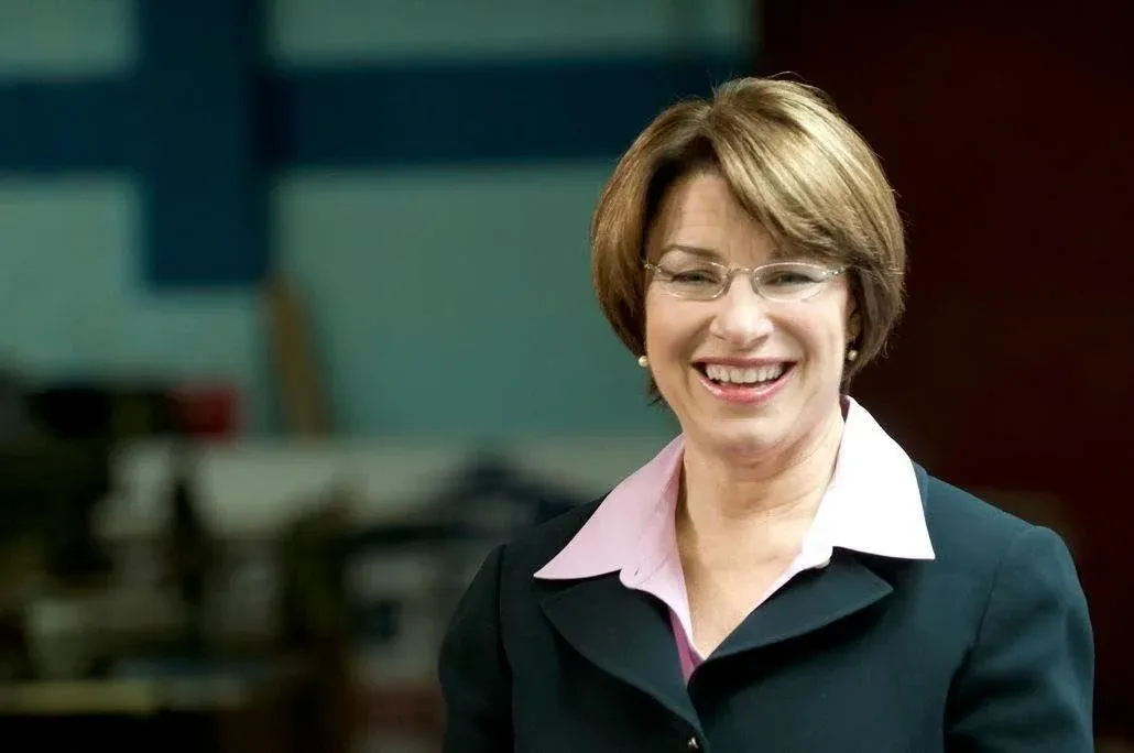 Klobuchar a por la Gobernación: El fin de la era Walz y el nuevo tablero político