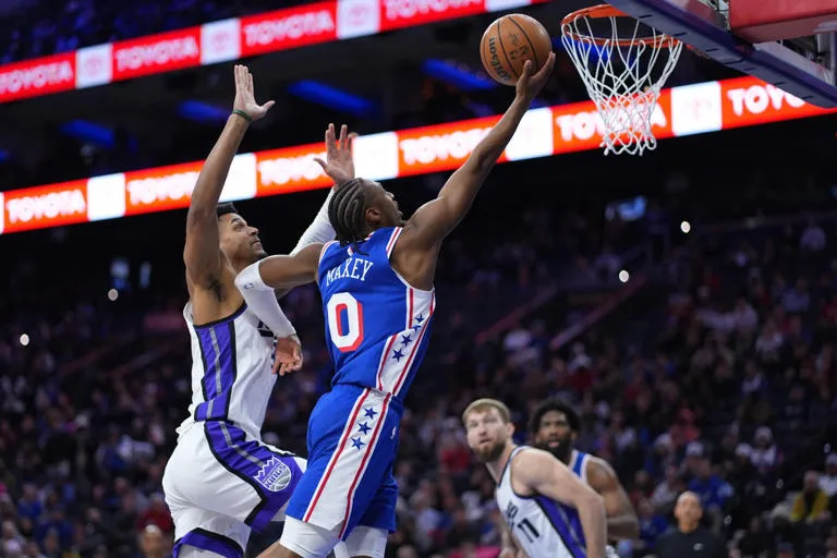 Noche de gloria para Maxey: 40 puntos y canasta agónica para tumbar a los Kings