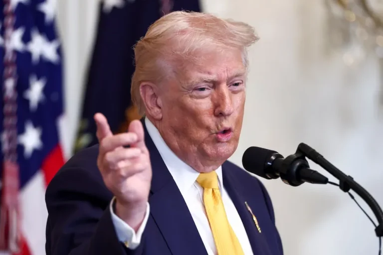 TRUMP ORDENA LA DESCLASIFICACIÓN TOTAL: Luz verde a los archivos sobre OVNIs y vida extraterrestre