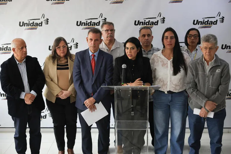 TENSIÓN POLÍTICA: La oposición venezolana afirma que la transición aún no inicia y contempla nuevos comicios