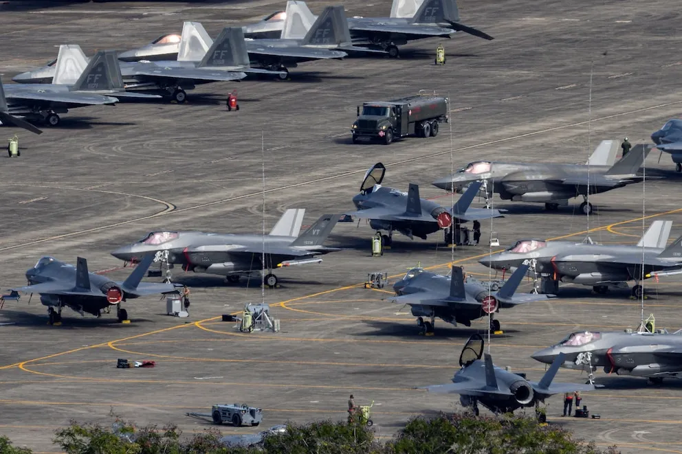 ¡PODERÍO TOTAL! EE. UU. despliega sus cazas invisibles F-22 en Israel para la misión final en Irán